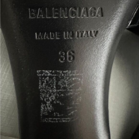 Balenciaga Black and Gold Sandals - Picture 8 of 9